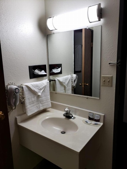Value Inn & Suites Salina image 14